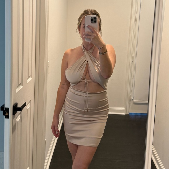 Dresses & Skirts - Boutique Stretchy Silky Dress